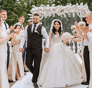 Personalized aura portrait with a classic aesthetic for a luxury wedding gala.